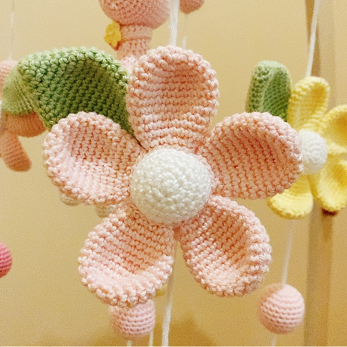 Mobile Bébé Floral en Crochet